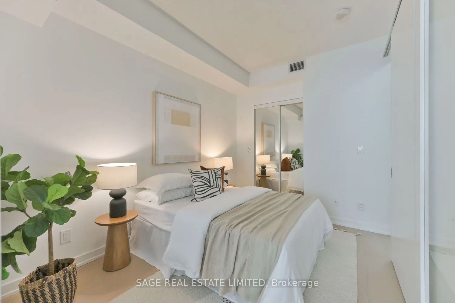 215 Fort York Boulevard, #702