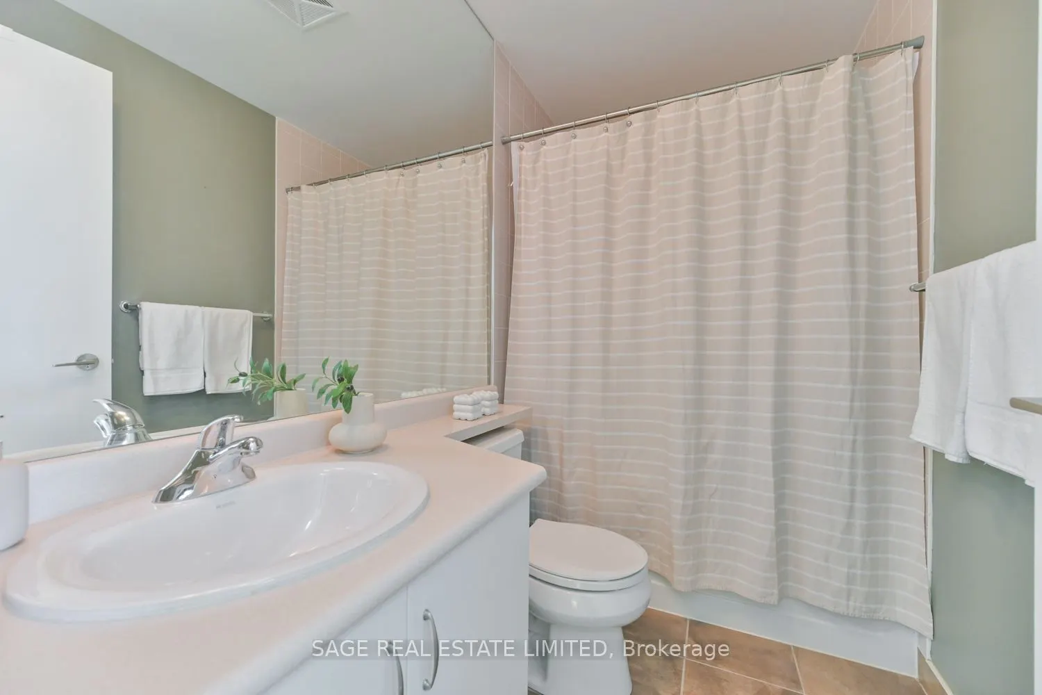 215 Fort York Boulevard, #702