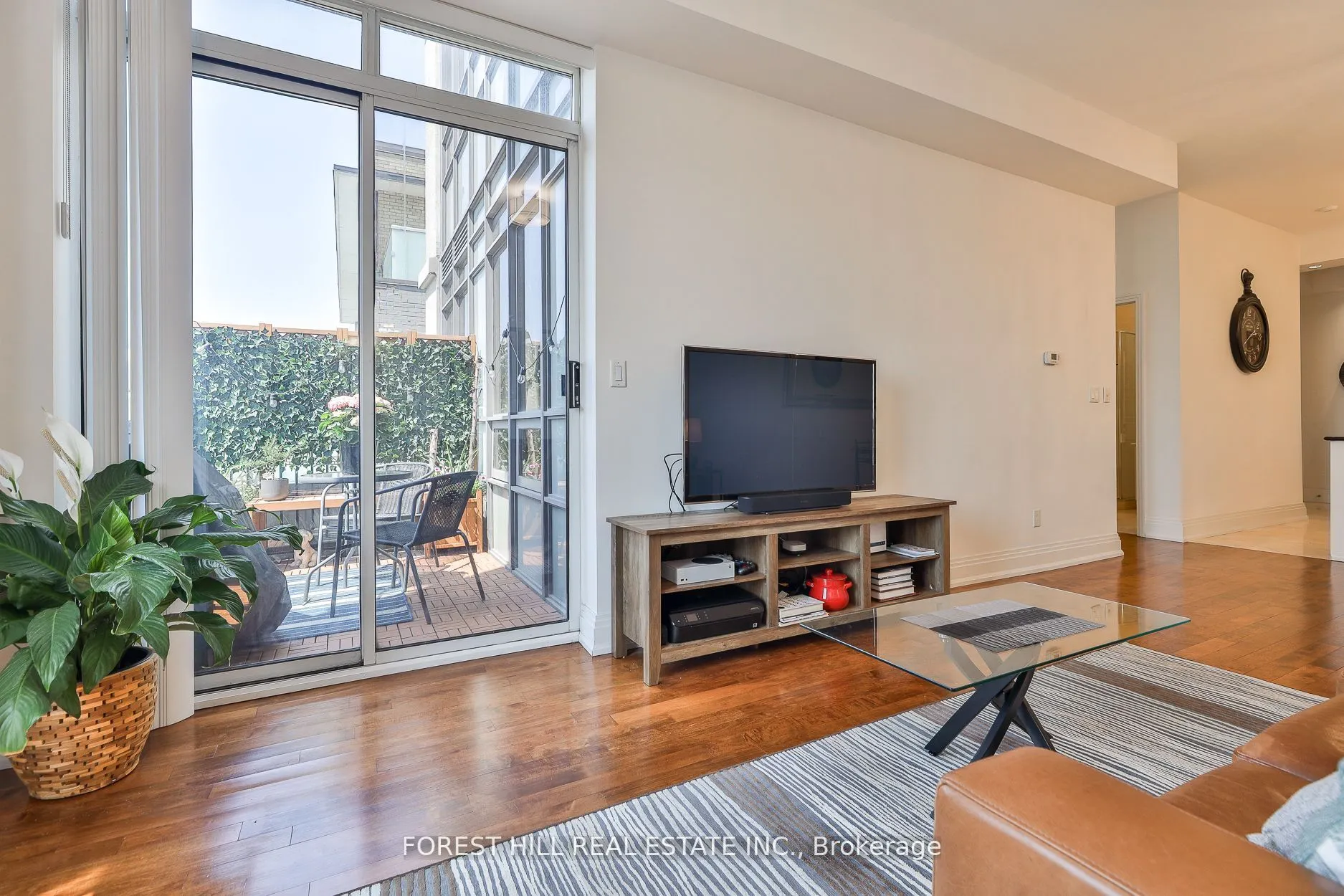 99 Avenue Road, #1006