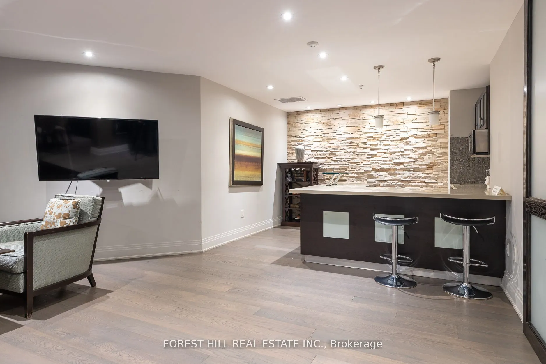 99 Avenue Road, #1006