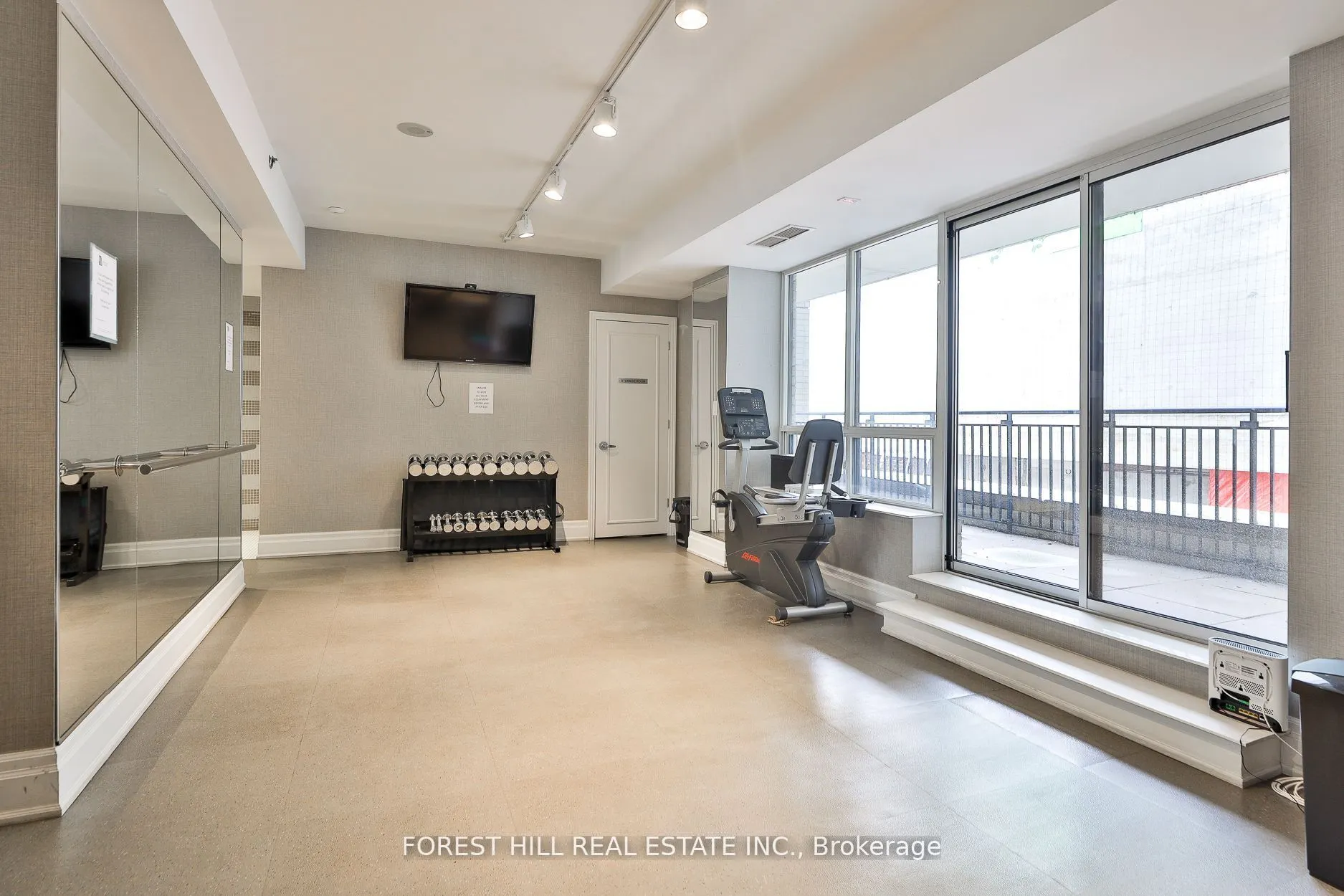 99 Avenue Road, #1006