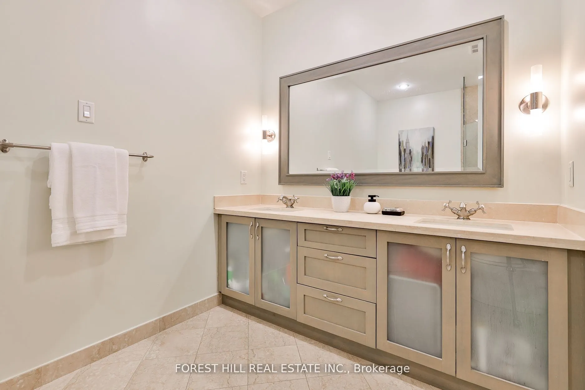 99 Avenue Road, #1006