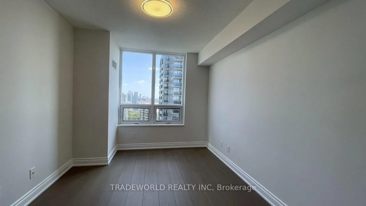 25 Greenview Avenue, #2526