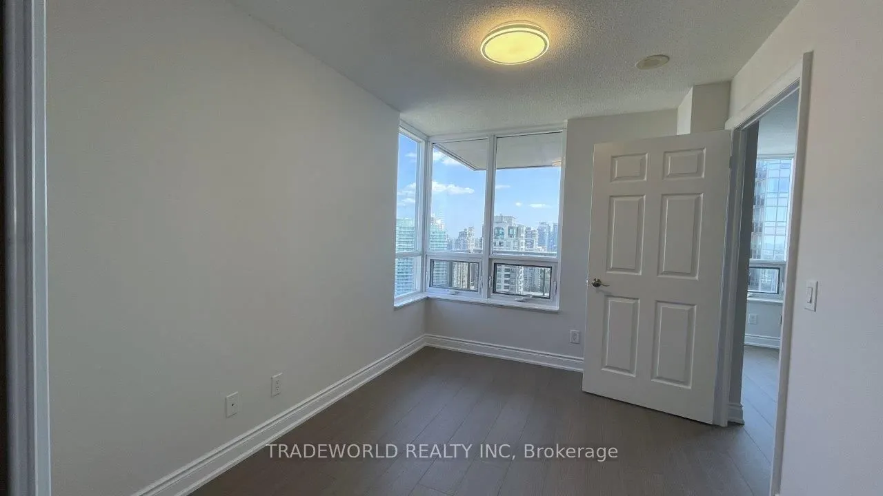 25 Greenview Avenue, #2526