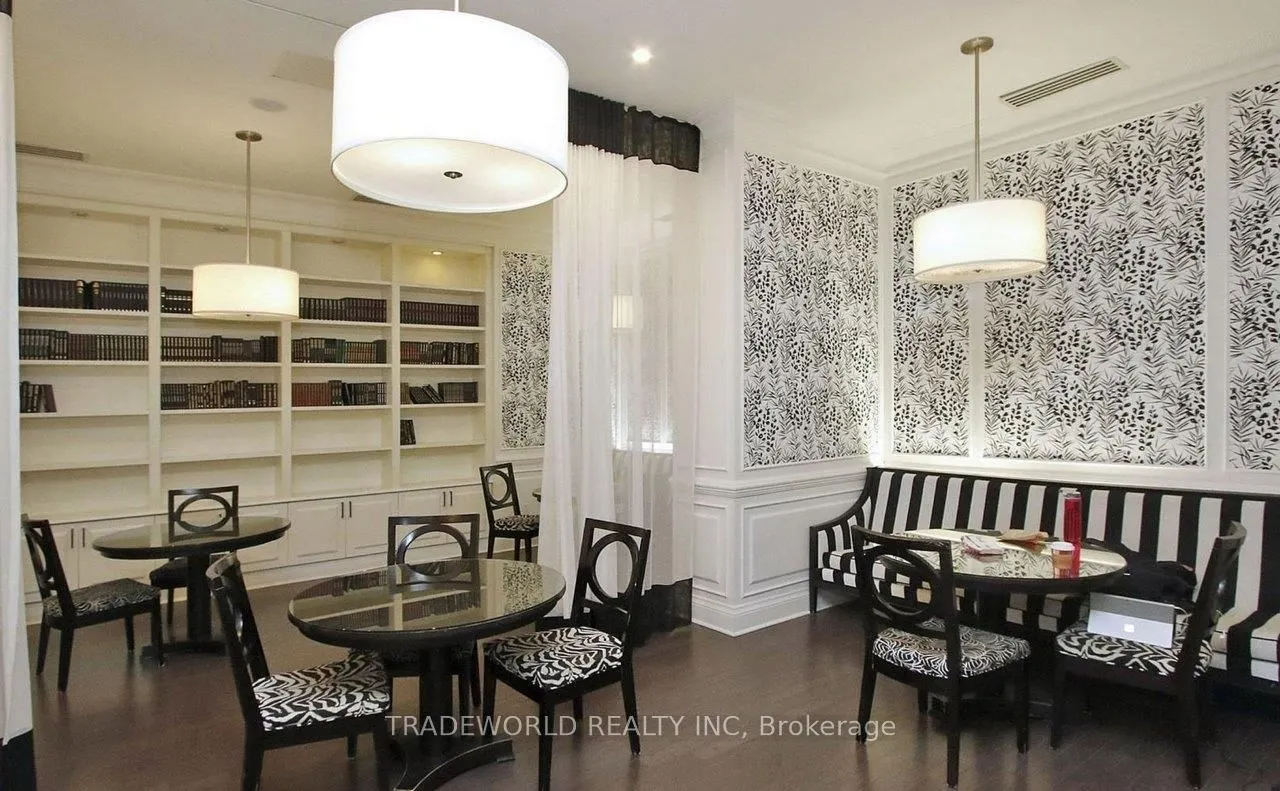 25 Greenview Avenue, #2526