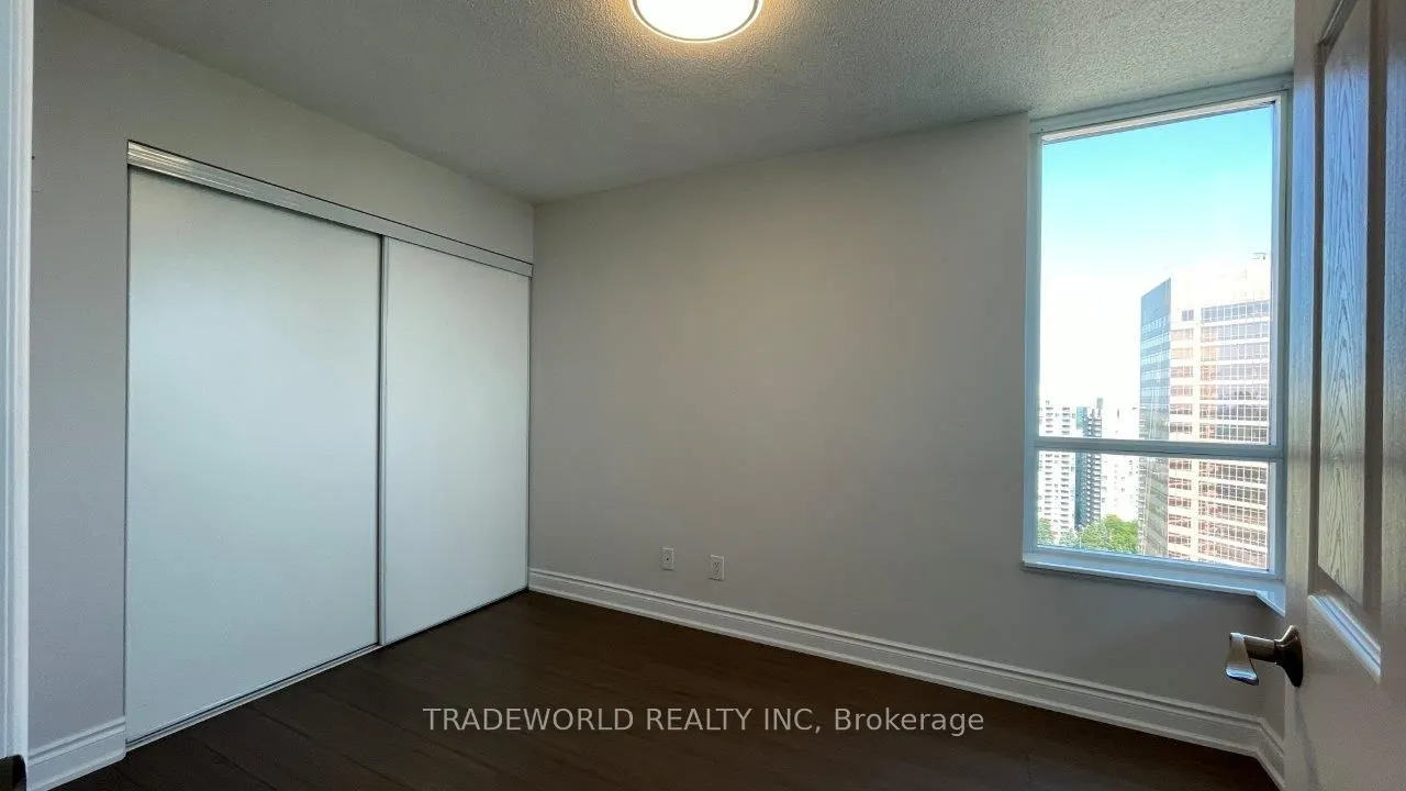 25 Greenview Avenue, #2526