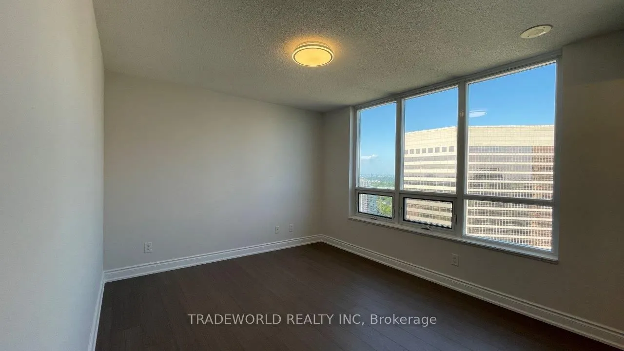25 Greenview Avenue, #2526