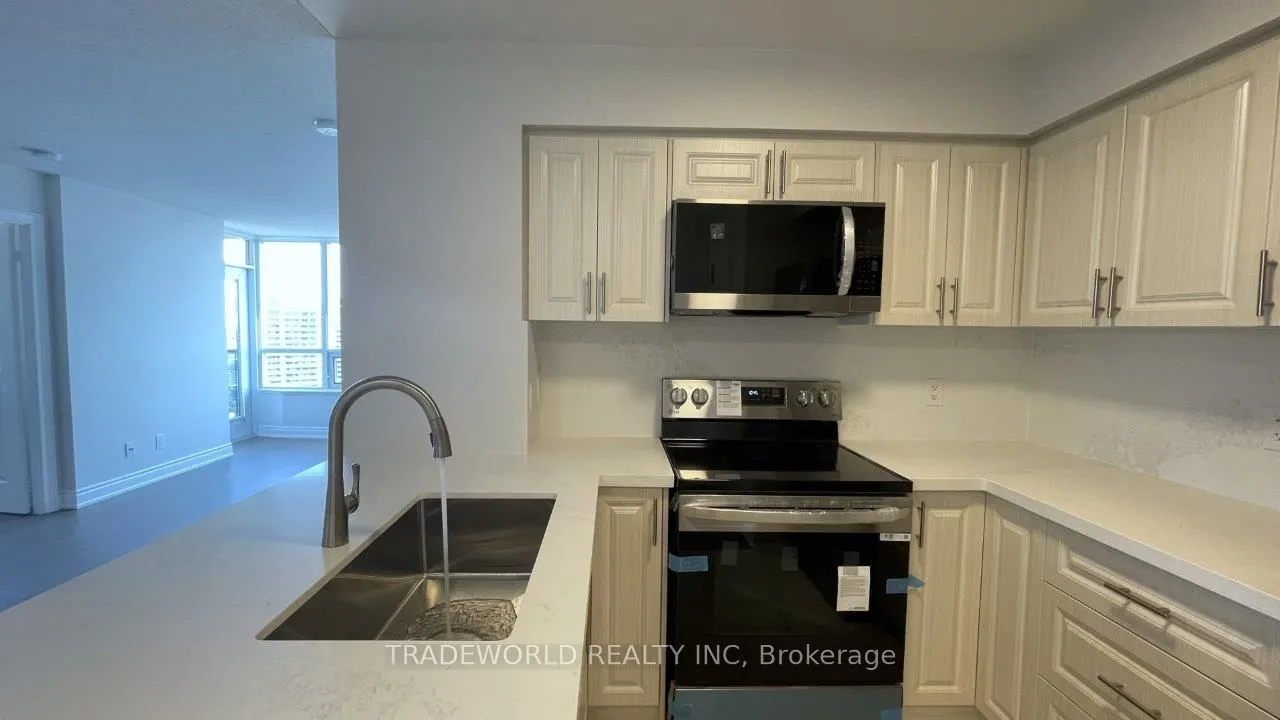 25 Greenview Avenue, #2526