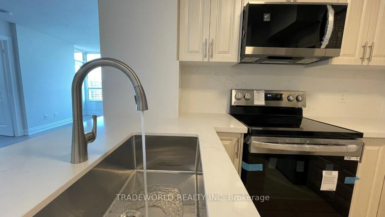 25 Greenview Avenue, #2526