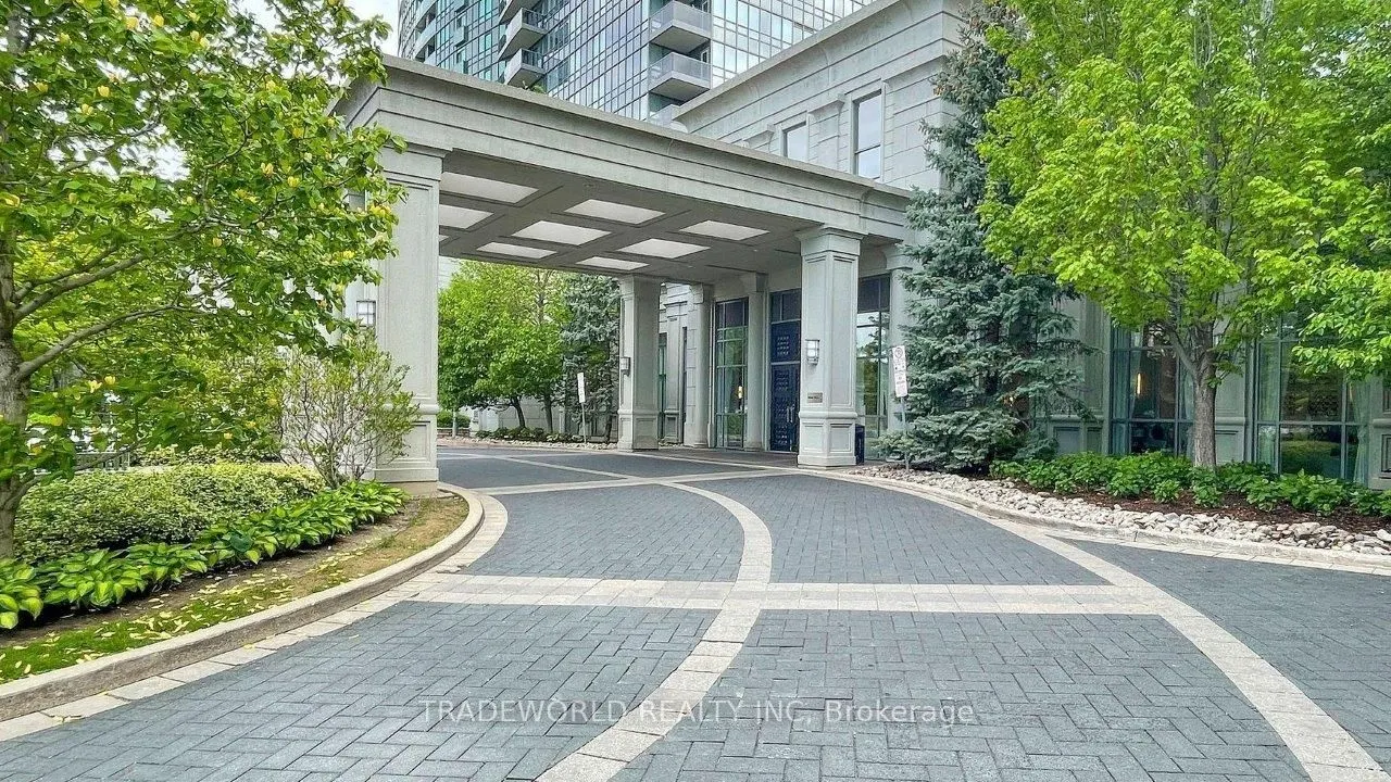 25 Greenview Avenue, #2526