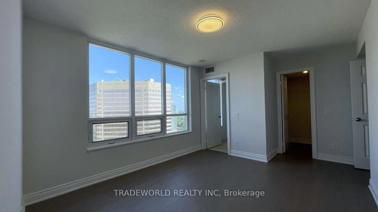 25 Greenview Avenue, #2526