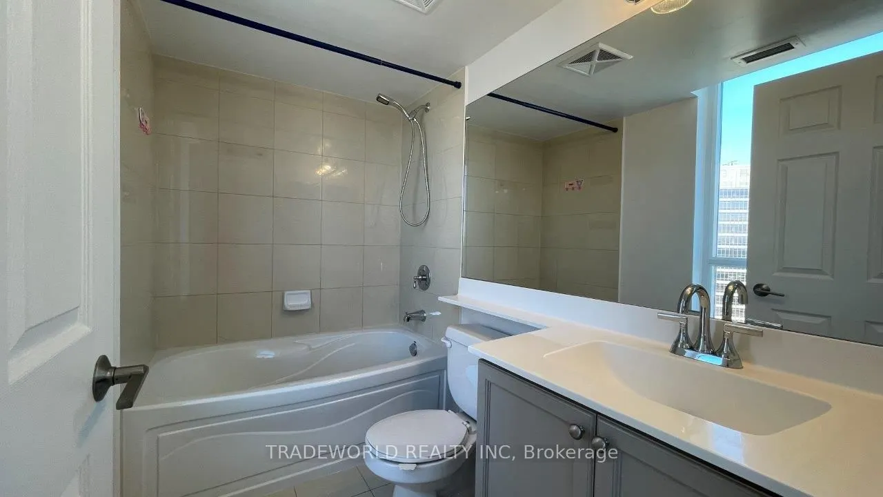25 Greenview Avenue, #2526