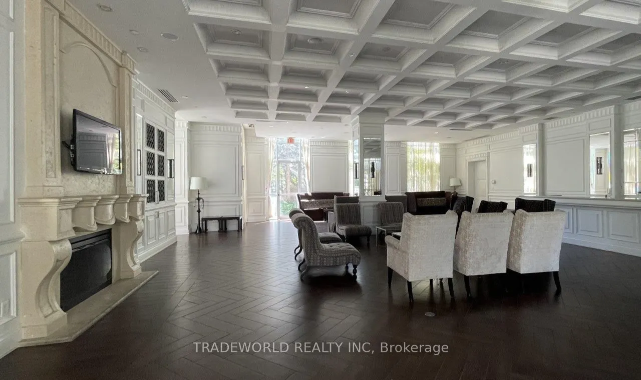 25 Greenview Avenue, #2526