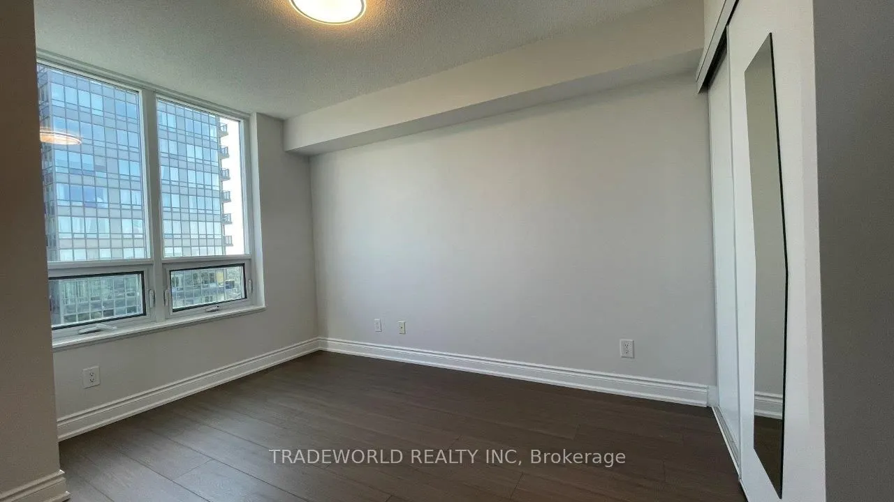 25 Greenview Avenue, #2526