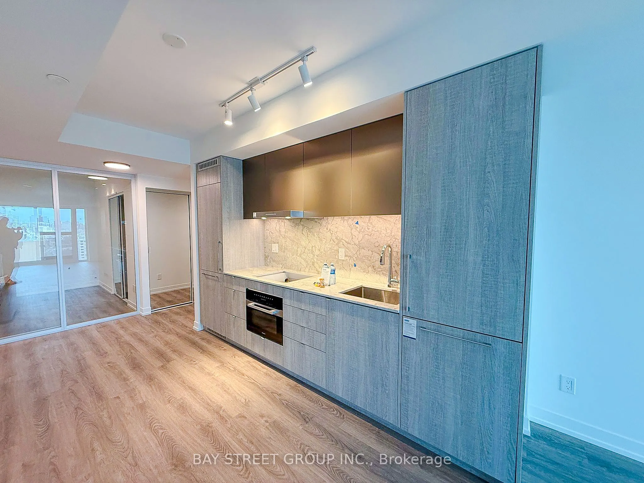 771 Yonge Street, #1906
