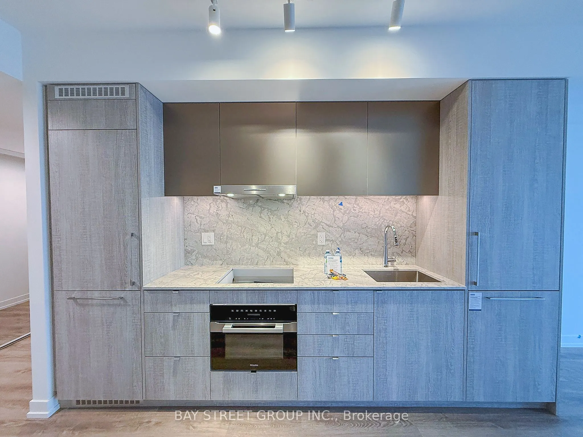 771 Yonge Street, #1906