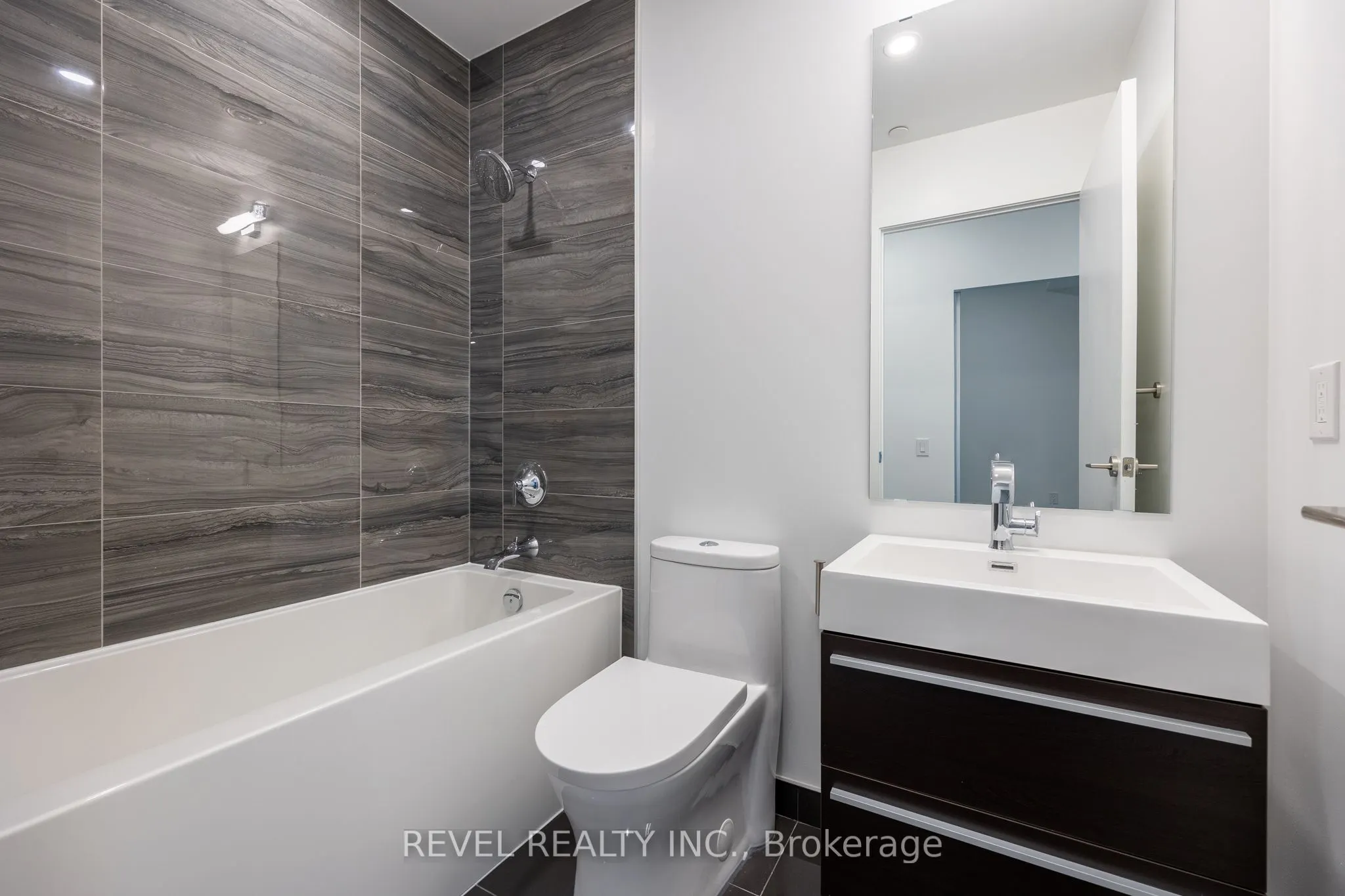 39 Roehampton Avenue, #1210
