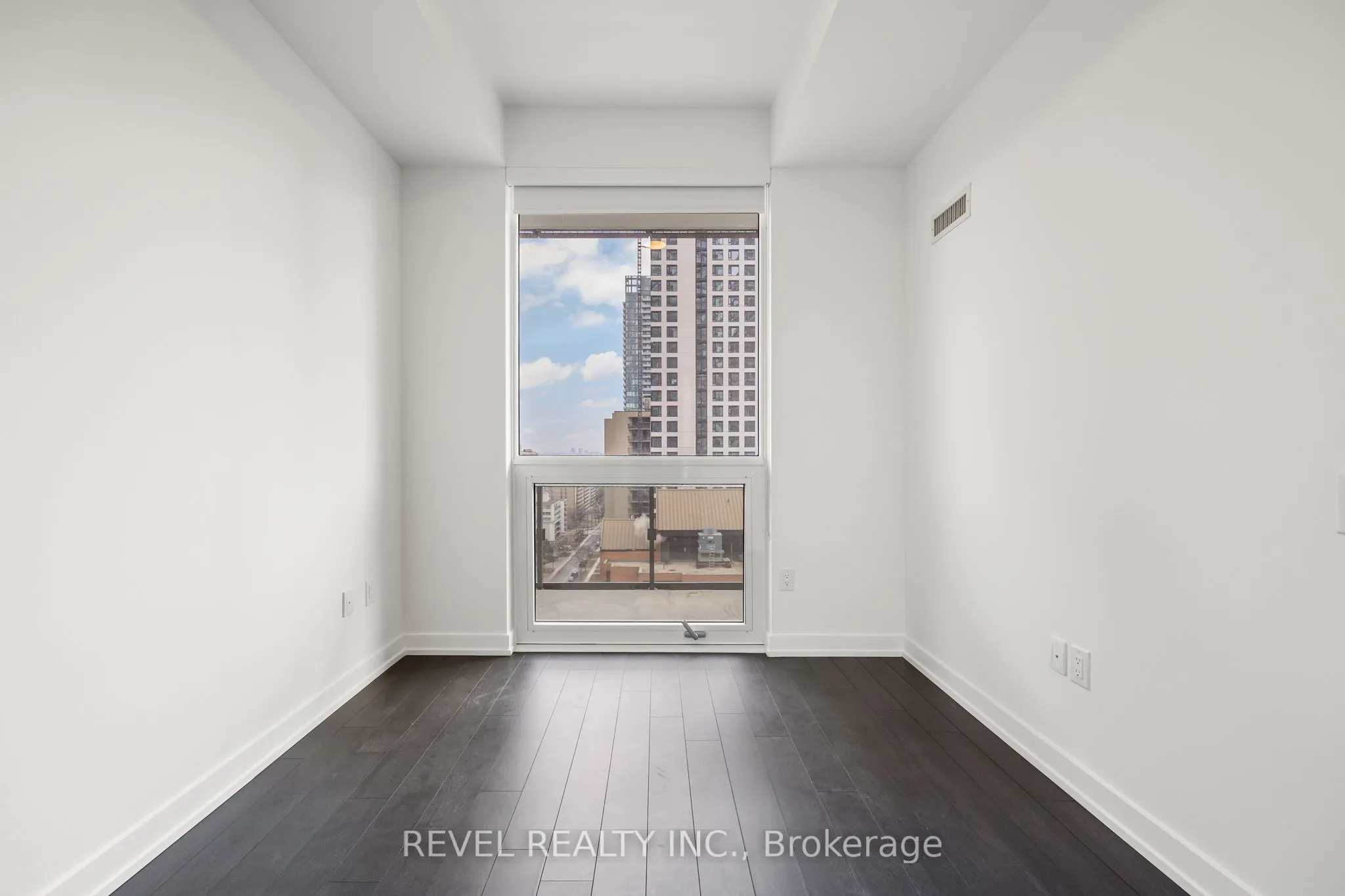 39 Roehampton Avenue, #1210