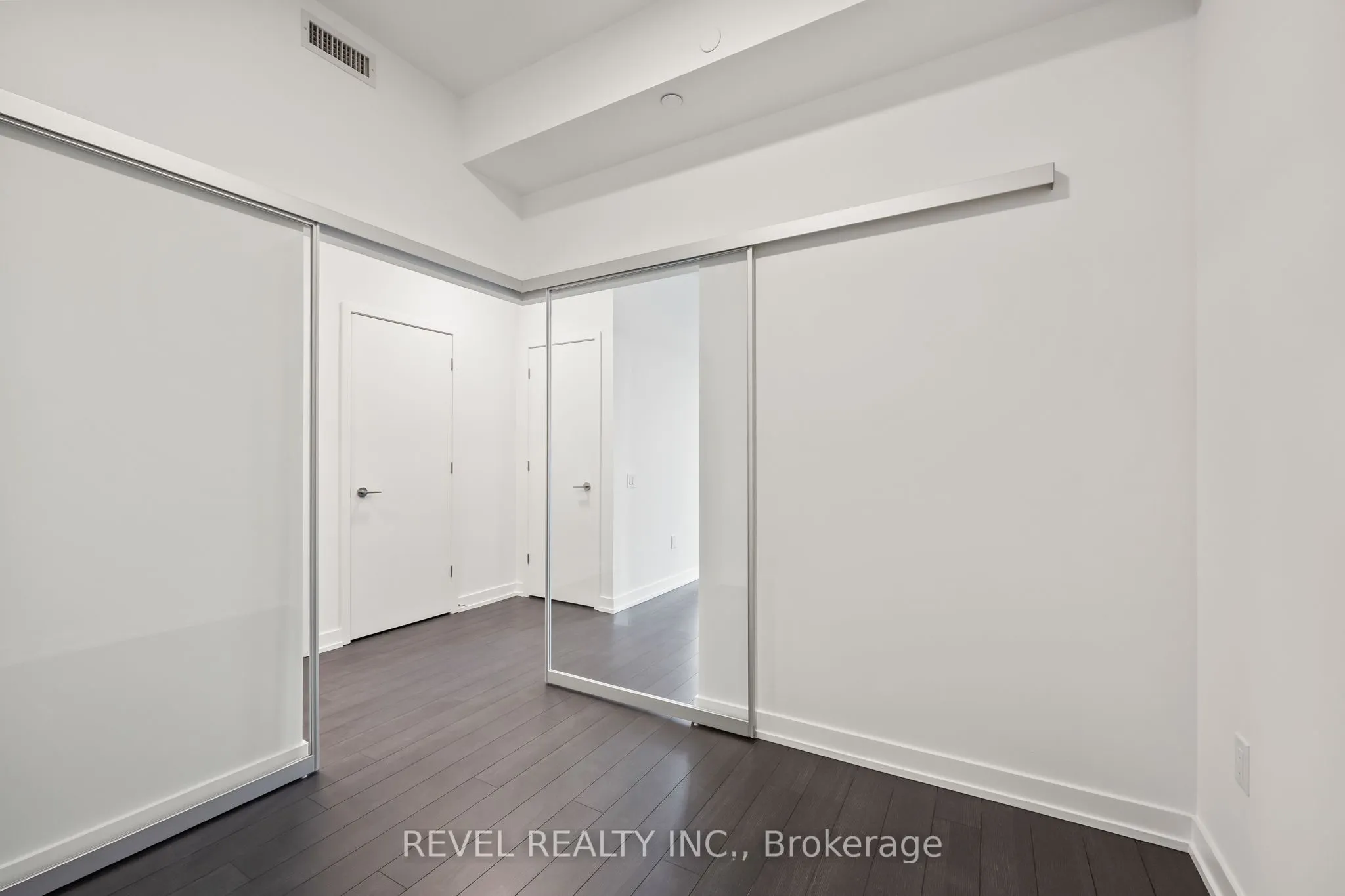 39 Roehampton Avenue, #1210