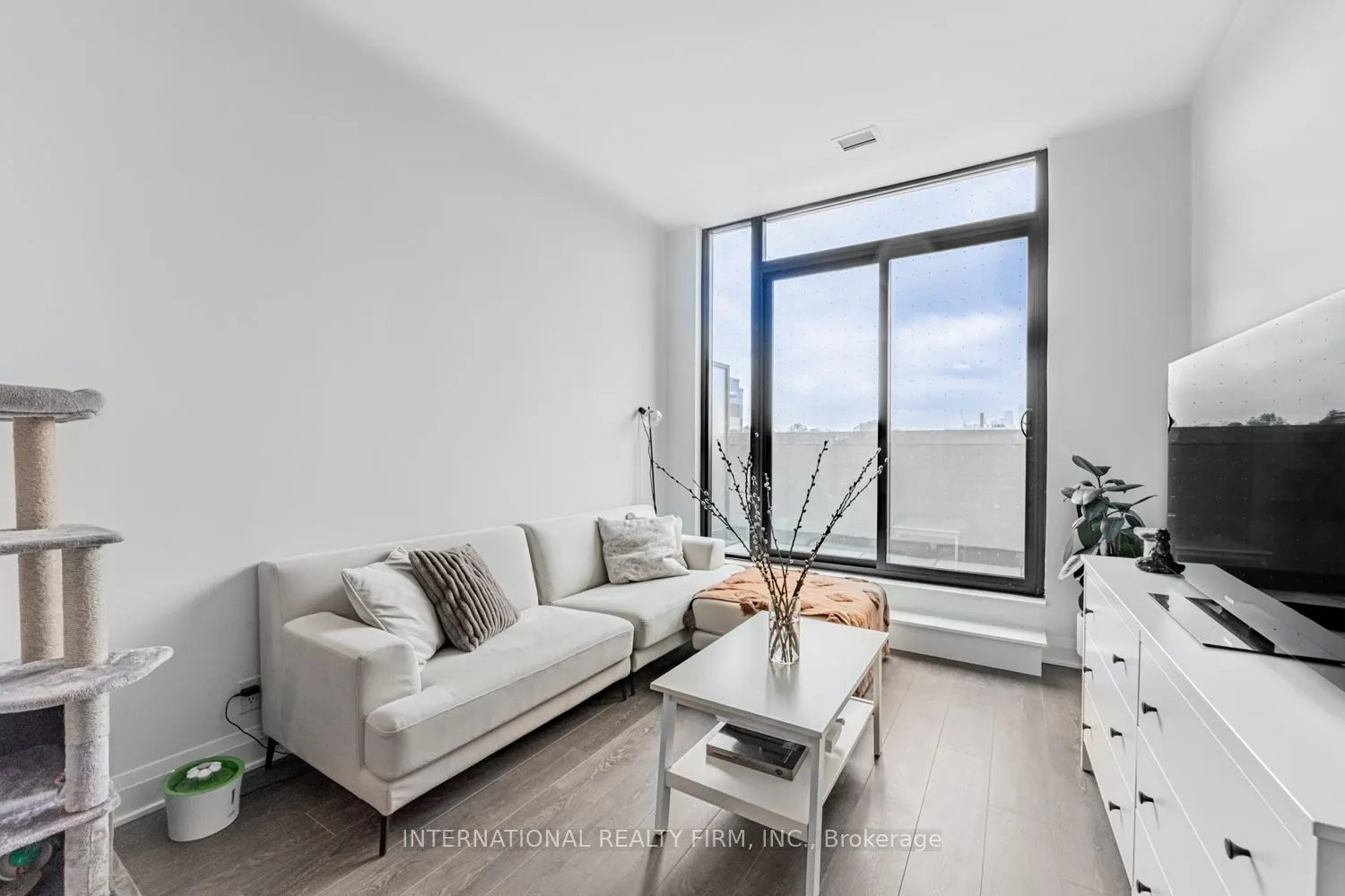 33 Frederick Todd Way W, #207