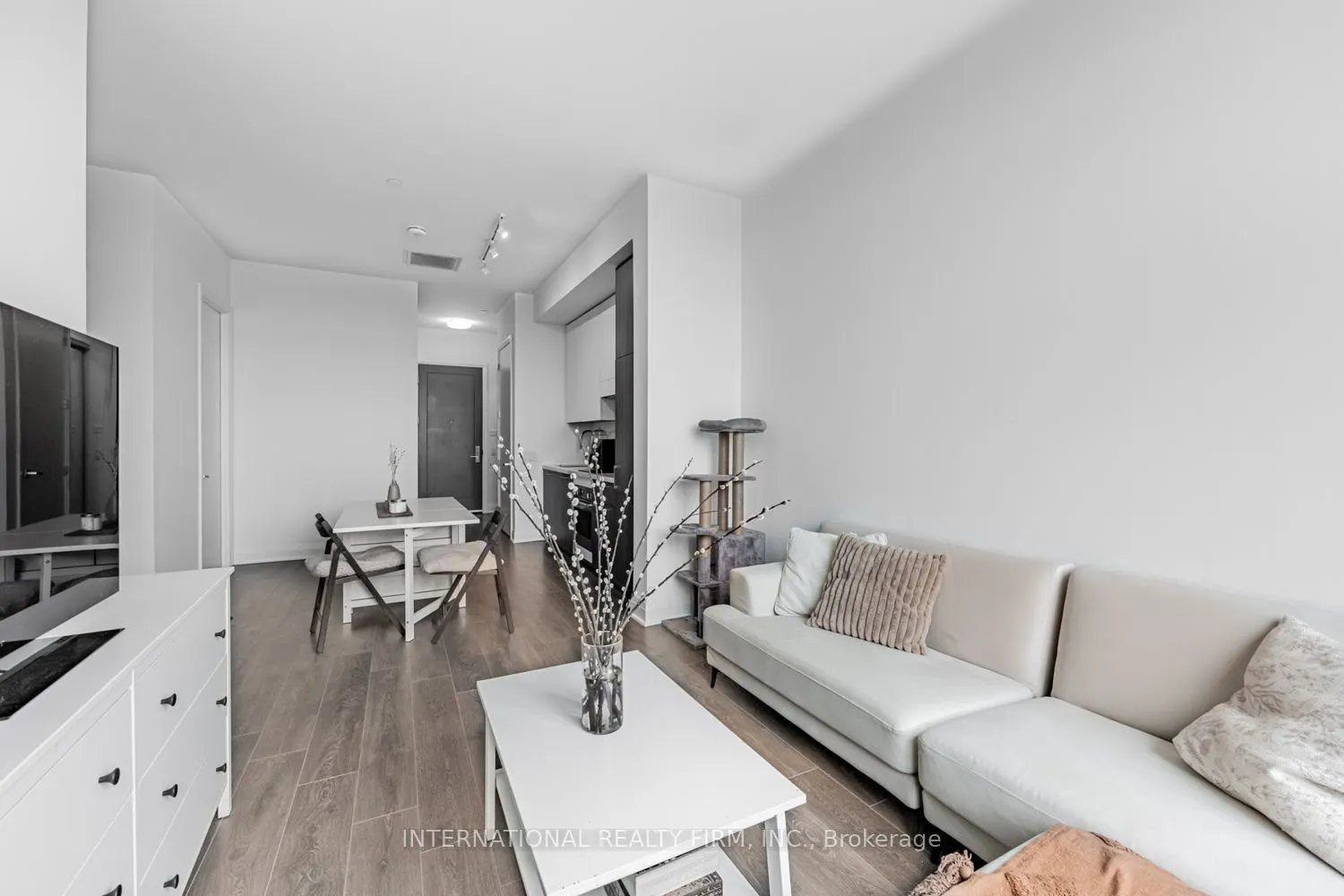 33 Frederick Todd Way W, #207