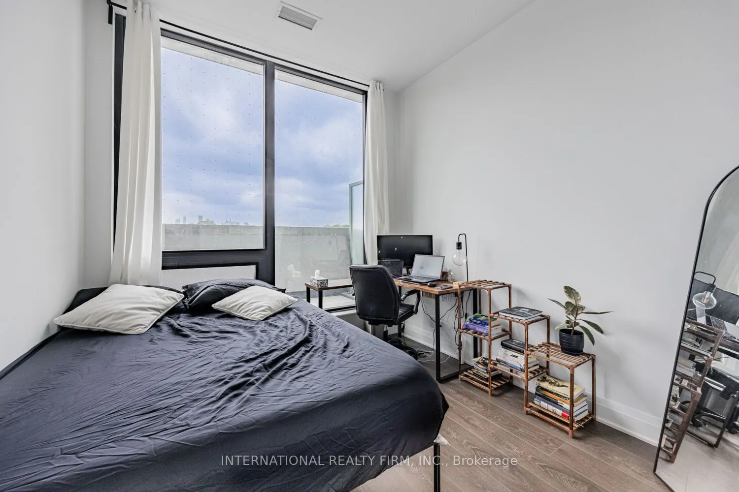 33 Frederick Todd Way W, #207