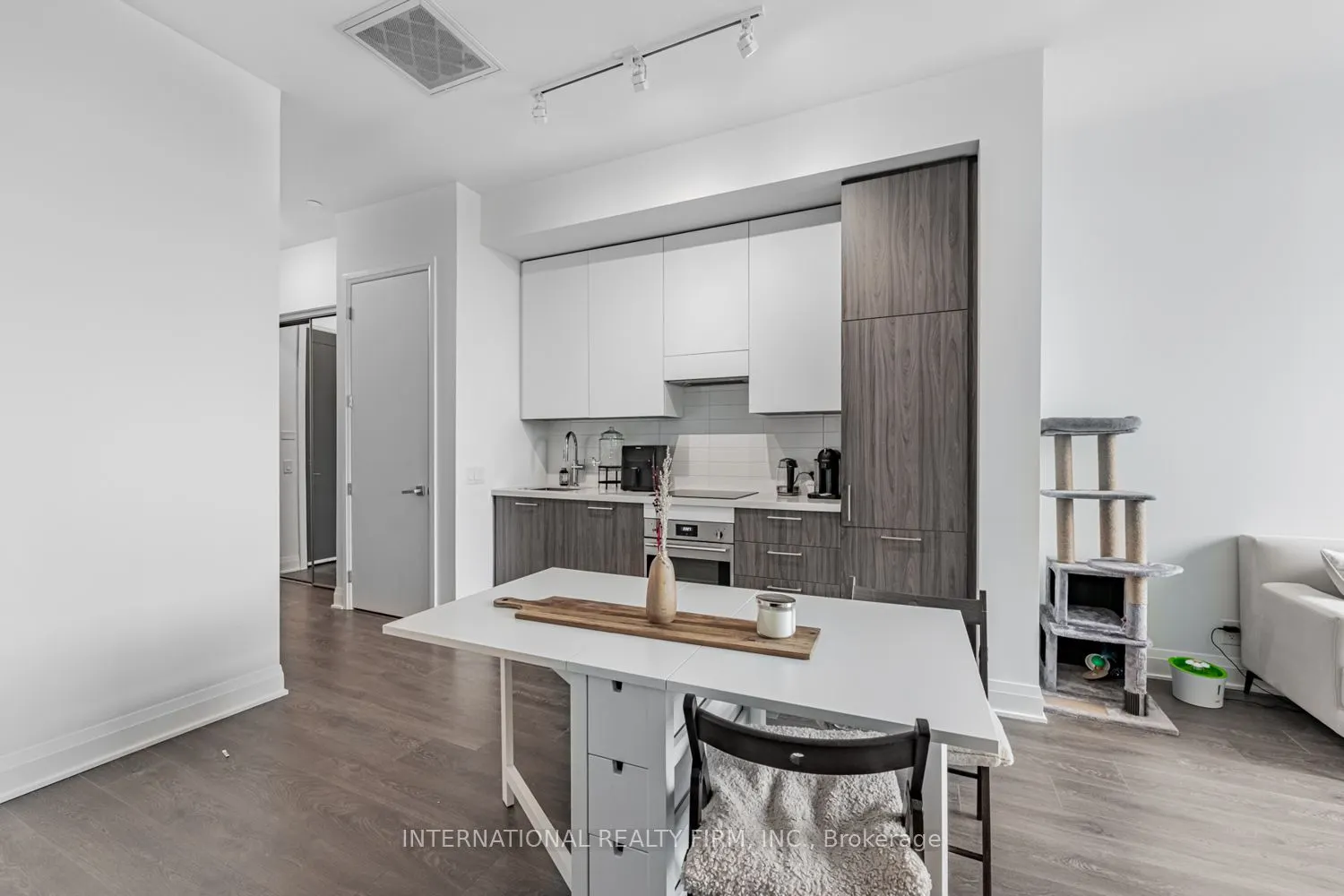 33 Frederick Todd Way W, #207