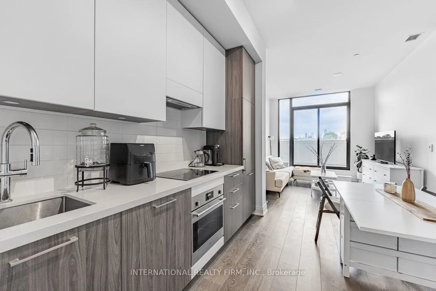 33 Frederick Todd Way W, #207