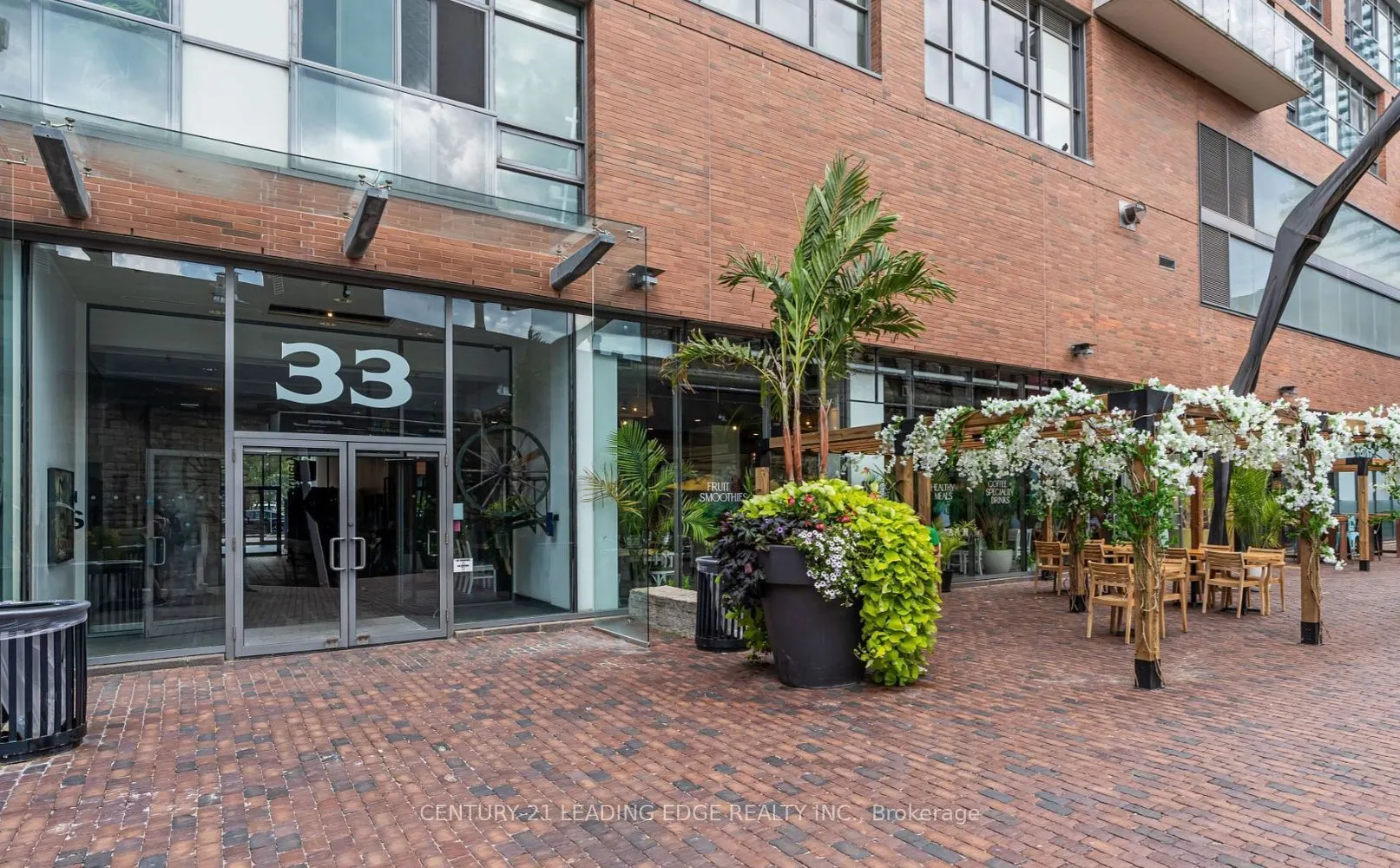 33 Mill Street, #807