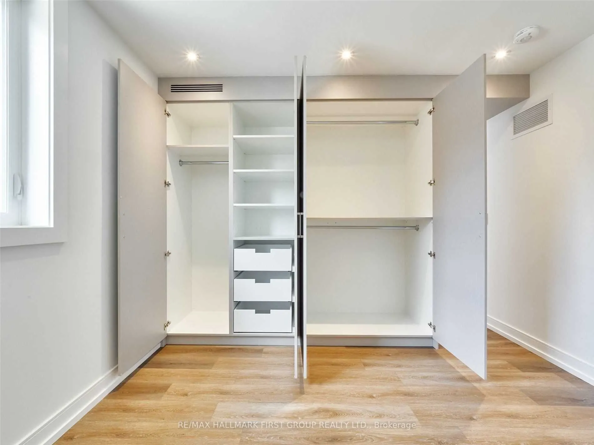 2602 Yonge Street, #Upper