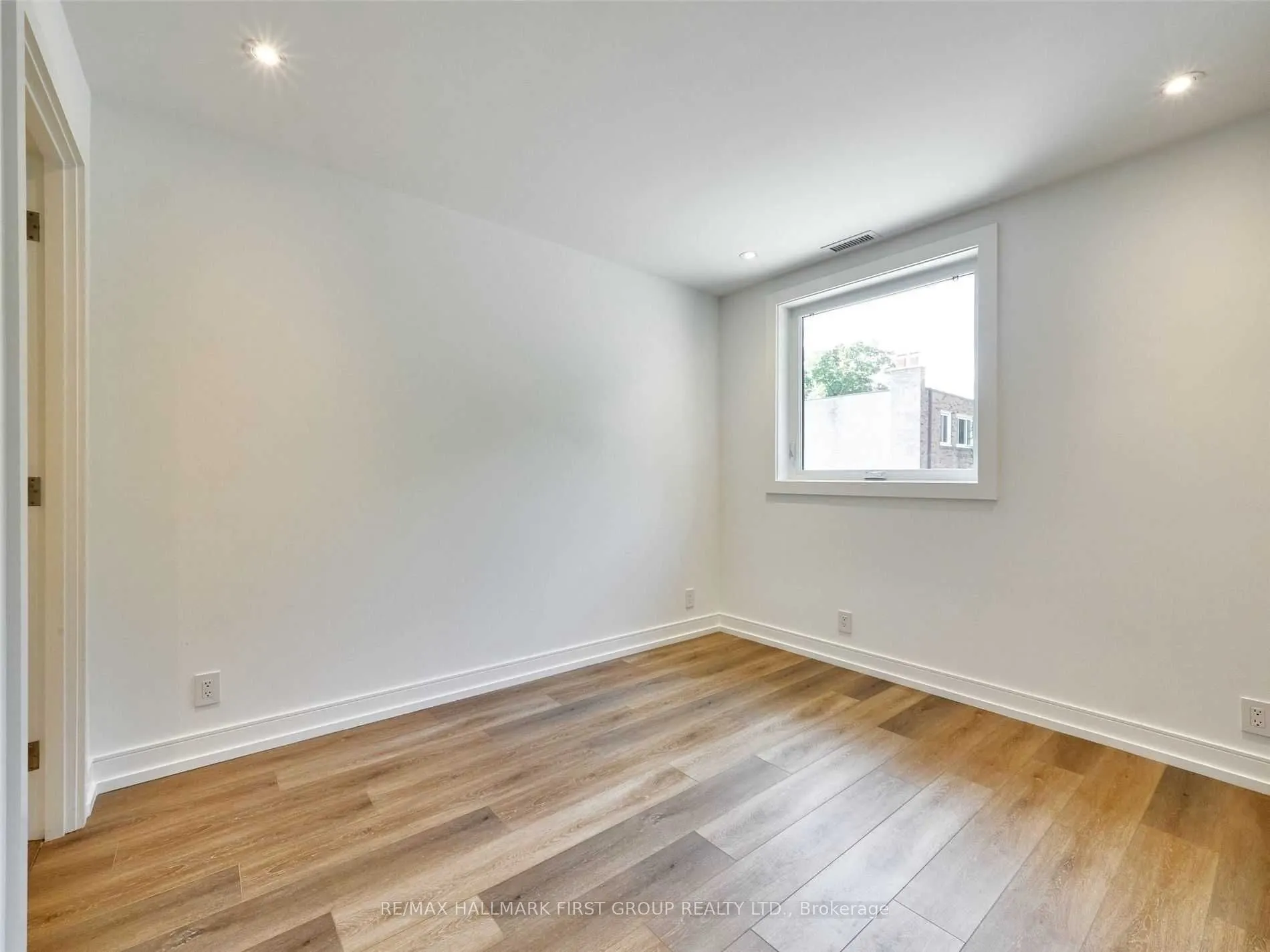 2602 Yonge Street, #Upper