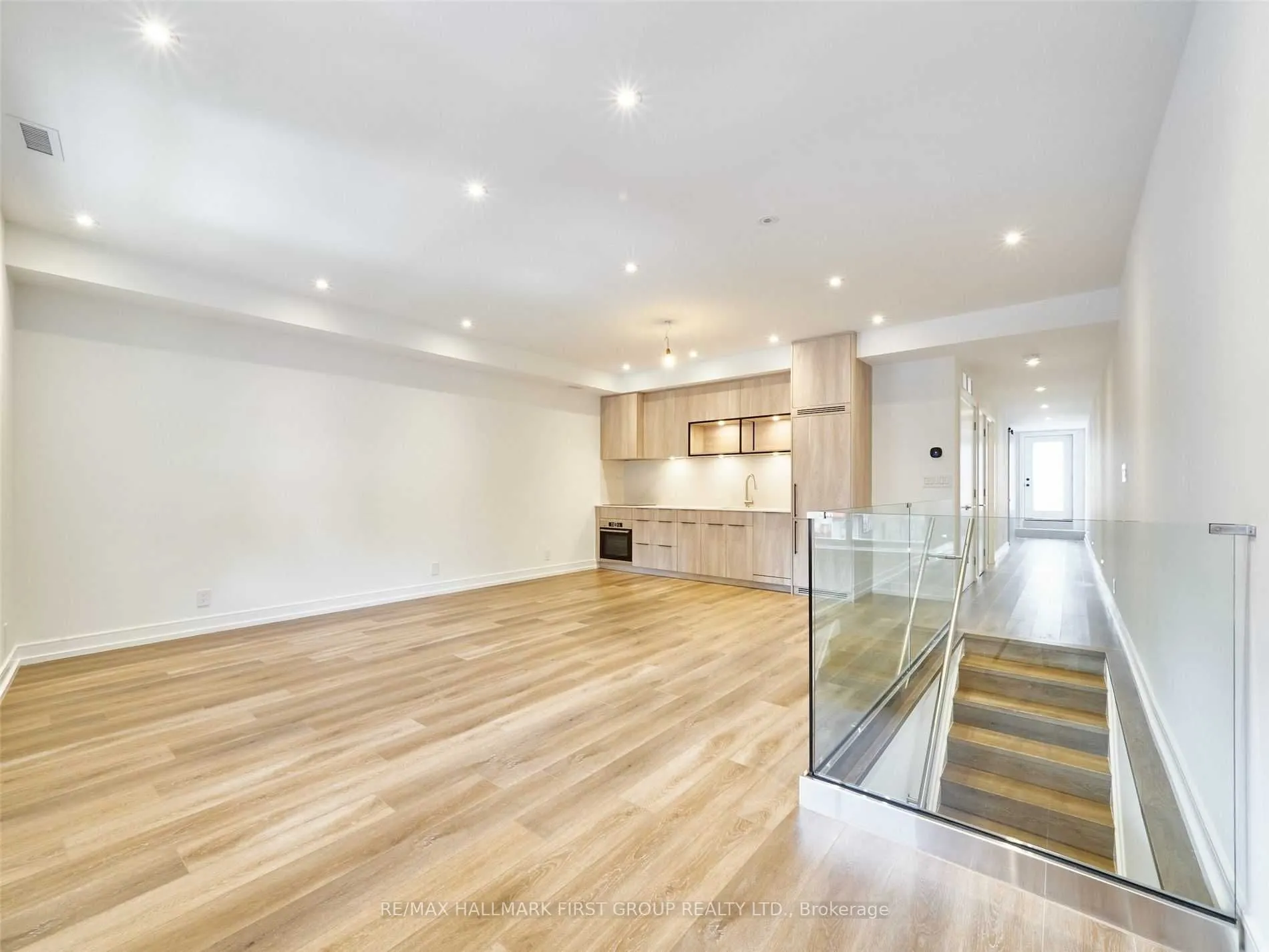 2602 Yonge Street, #Upper