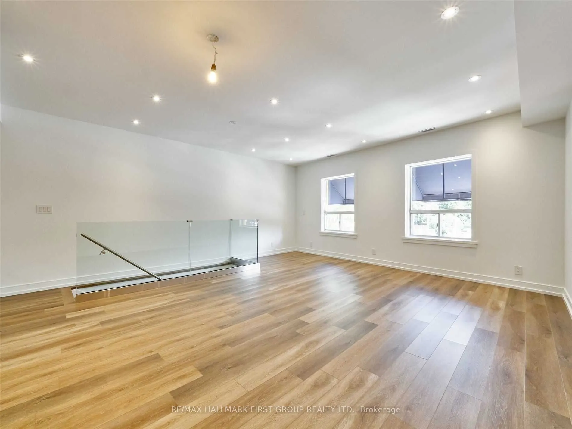 2602 Yonge Street, #Upper