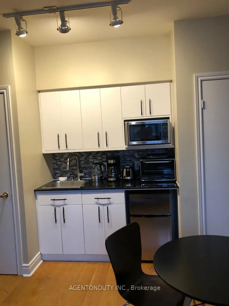 73 Richmond Street W, #407