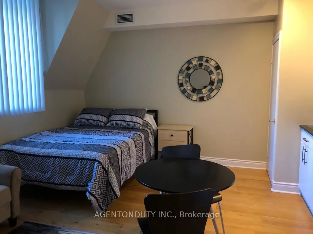 73 Richmond Street W, #407