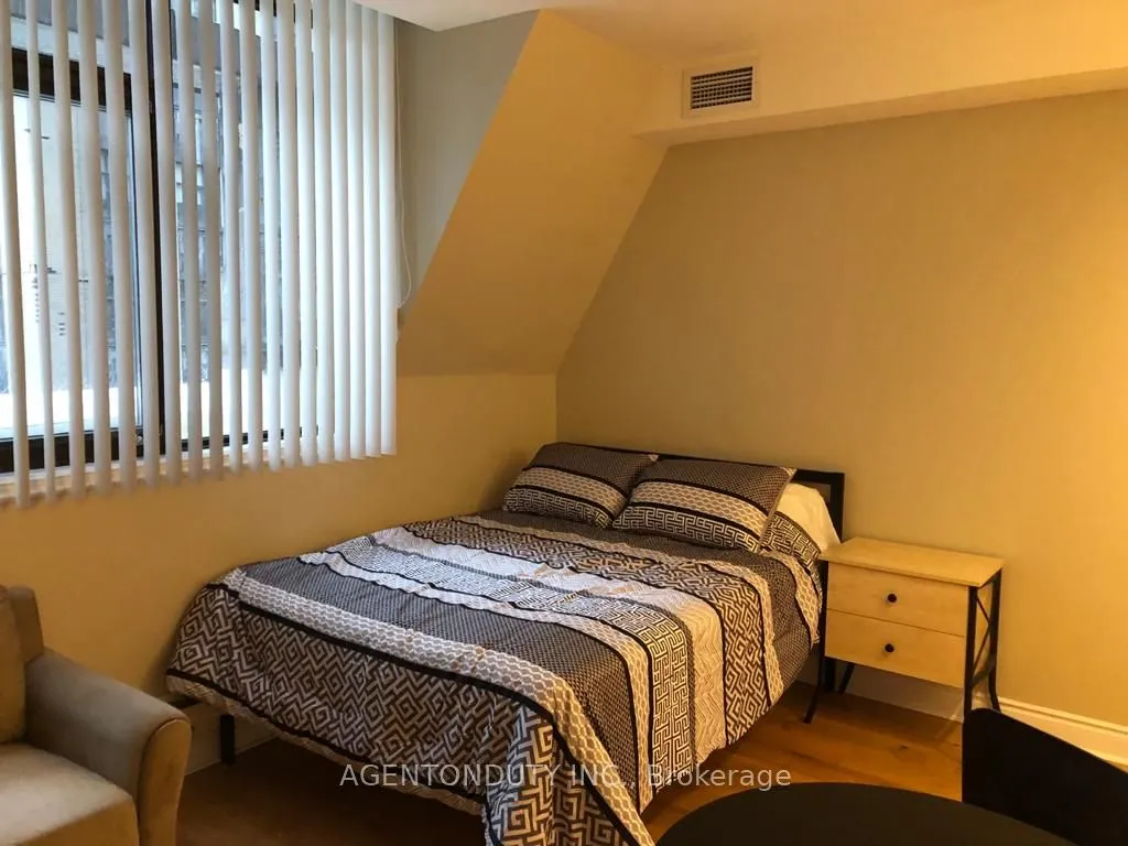 73 Richmond Street W, #407