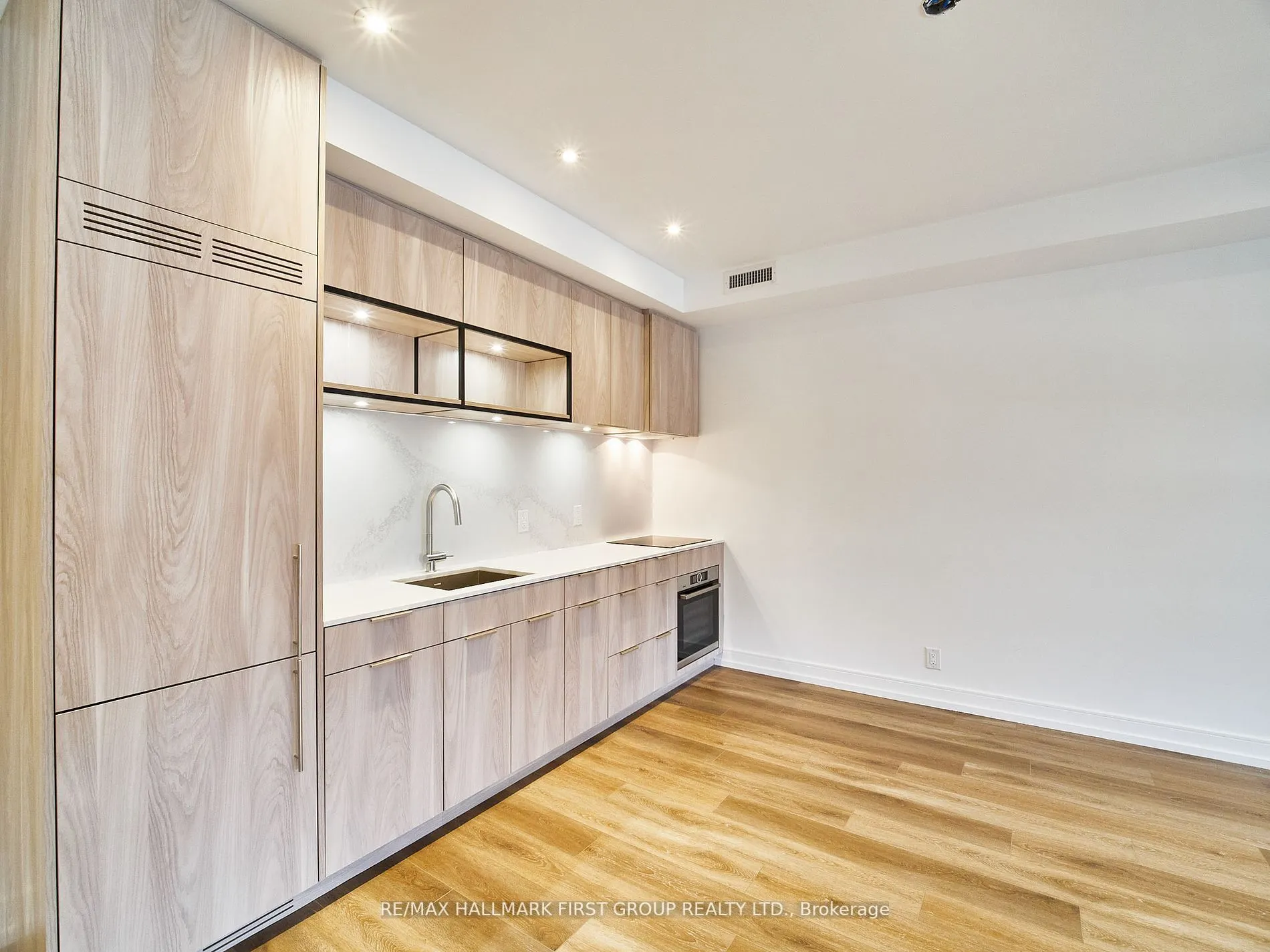 2598 Yonge Street, #Upper