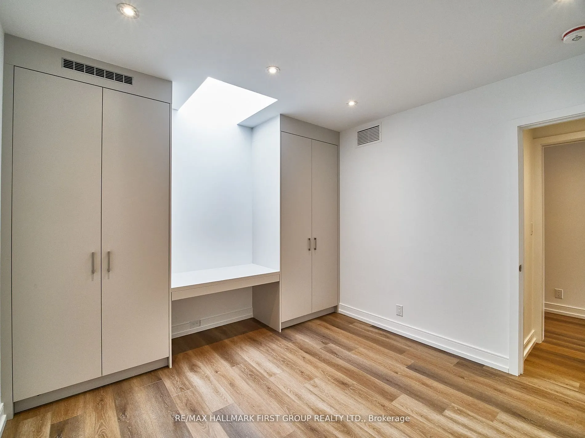 2598 Yonge Street, #Upper