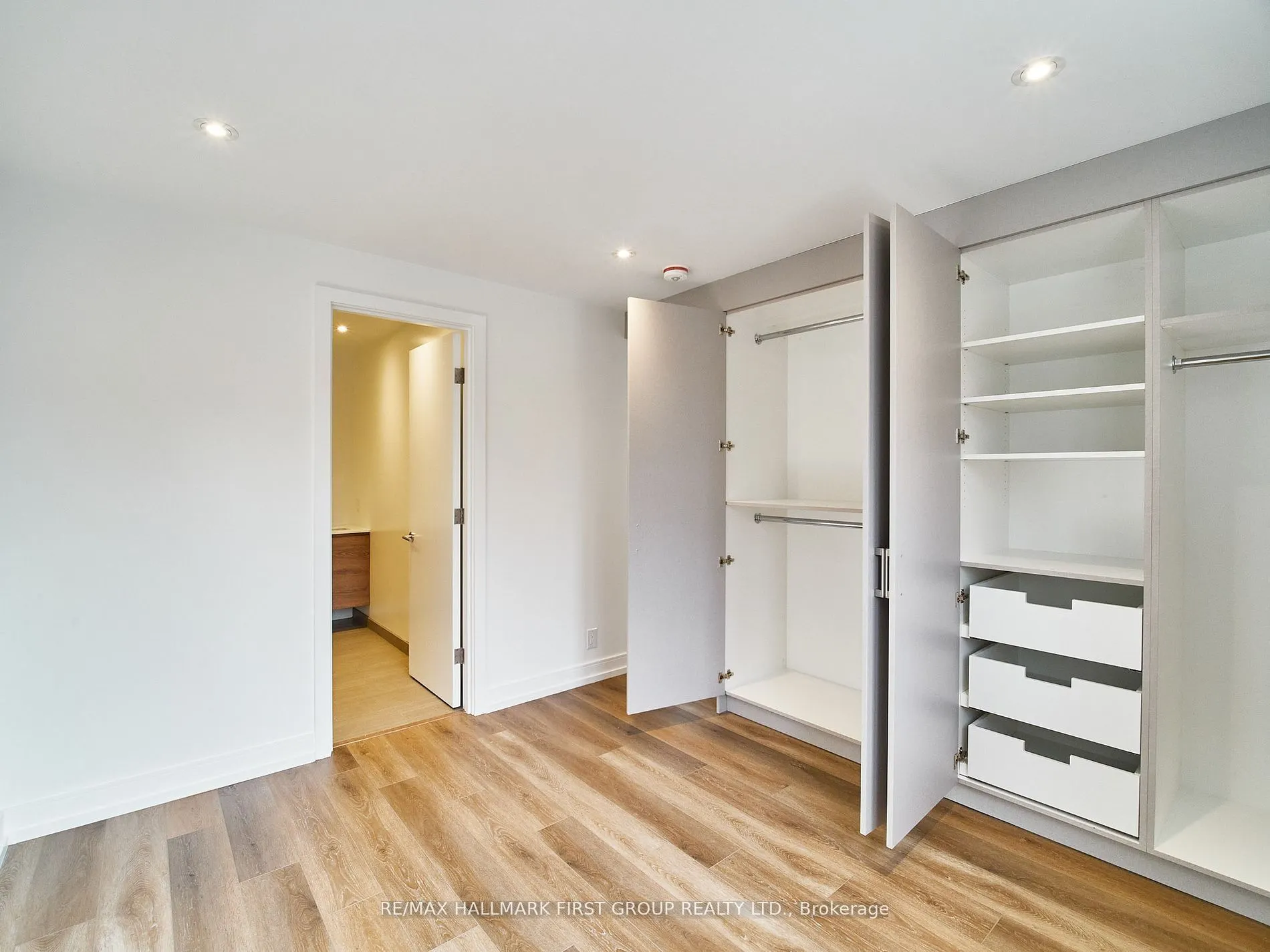 2598 Yonge Street, #Upper