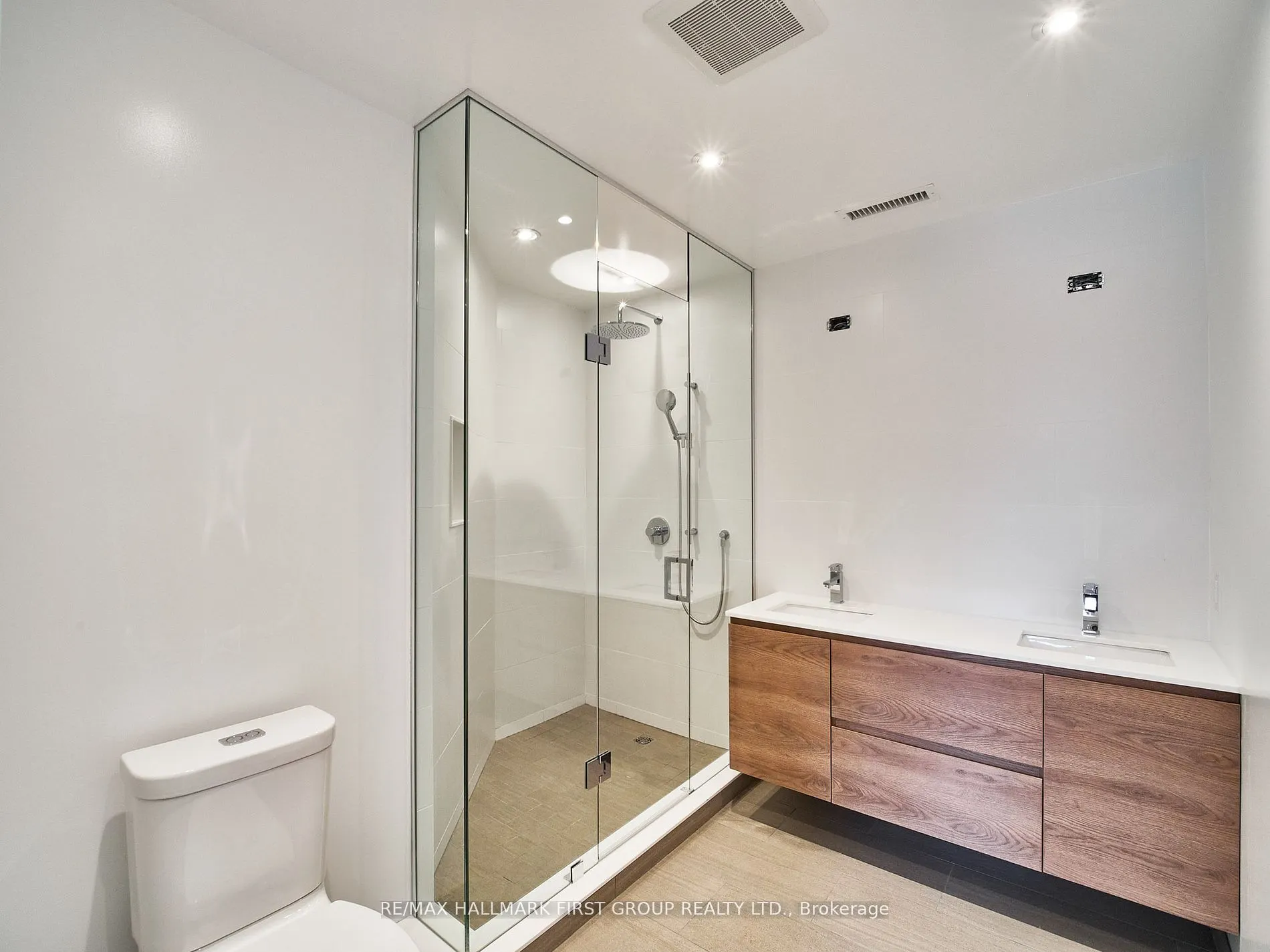 2598 Yonge Street, #Upper