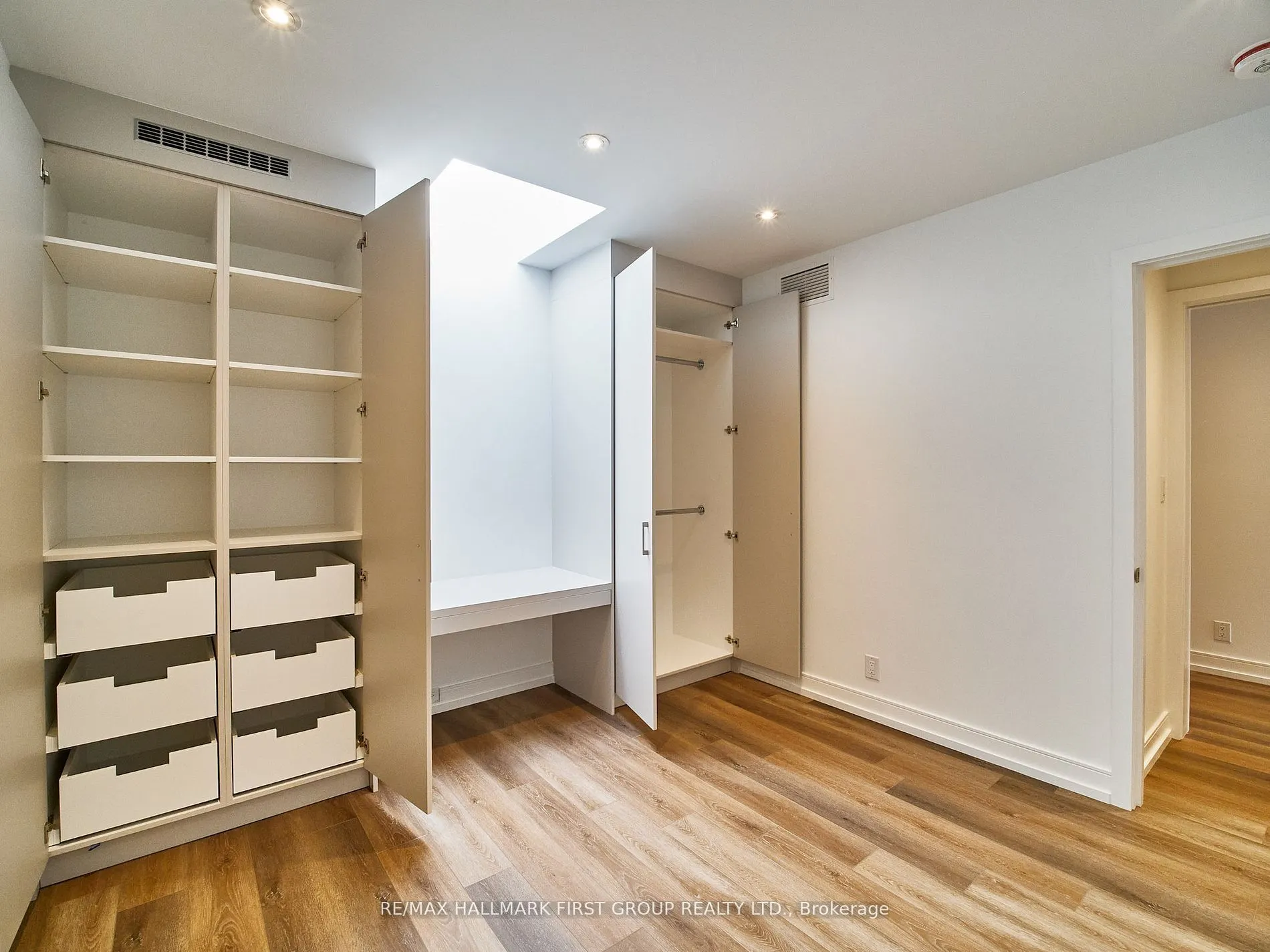 2598 Yonge Street, #Upper