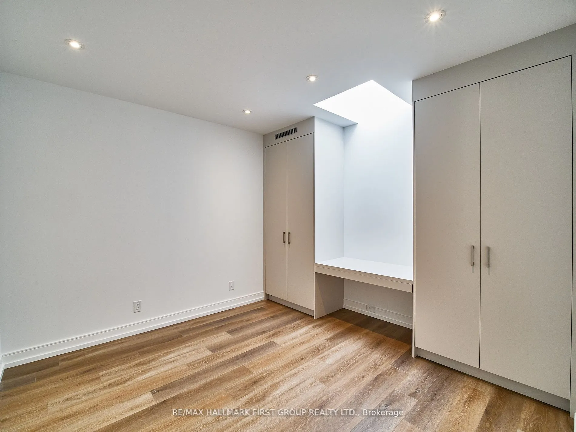 2598 Yonge Street, #Upper