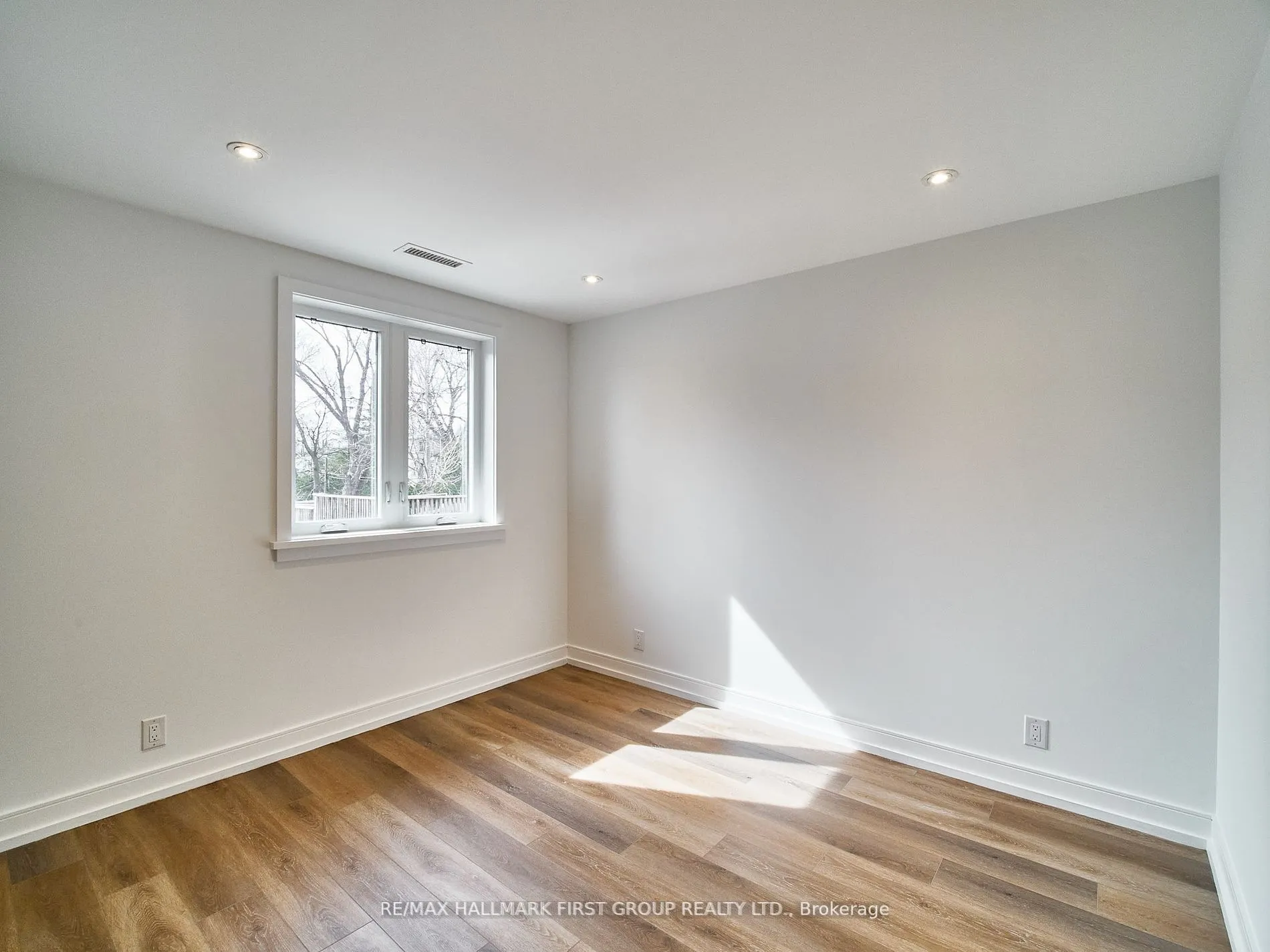 2598 Yonge Street, #Upper