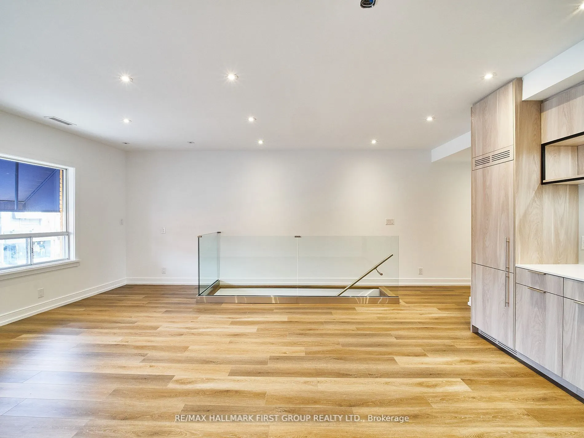 2598 Yonge Street, #Upper