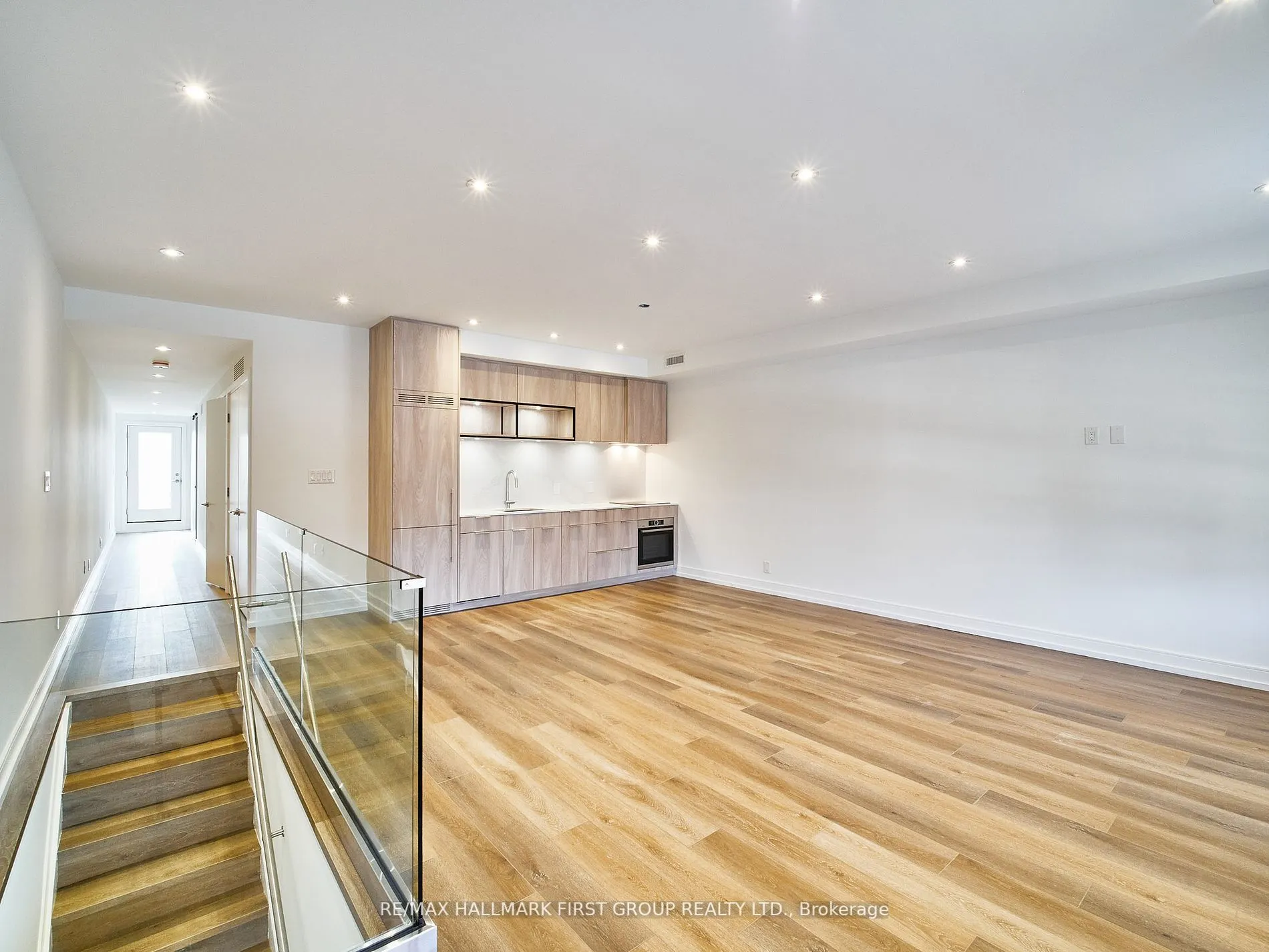 2598 Yonge Street, #Upper