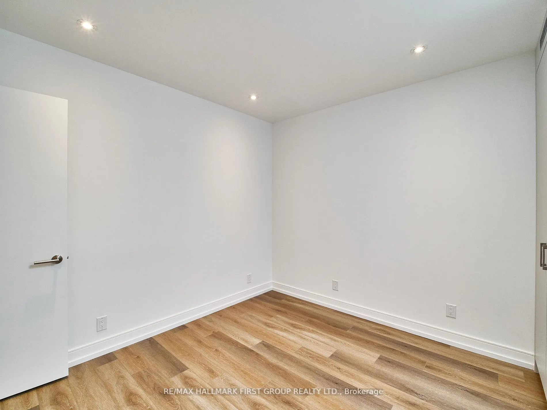 2598 Yonge Street, #Upper