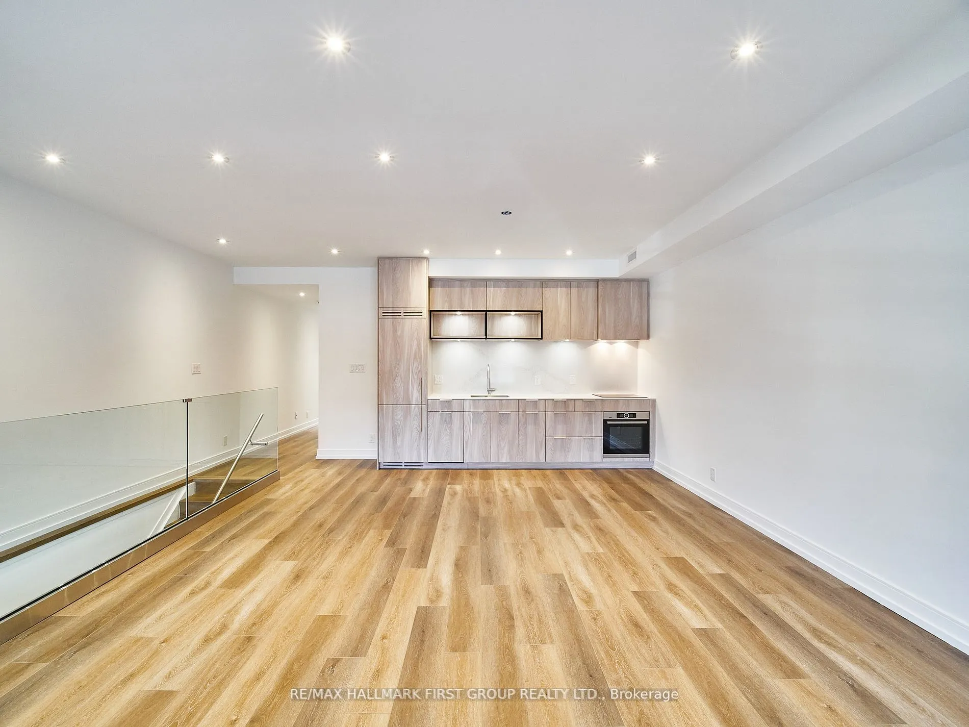 2598 Yonge Street, #Upper