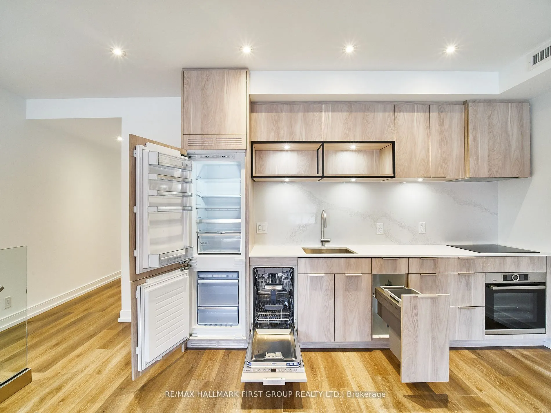 2598 Yonge Street, #Upper