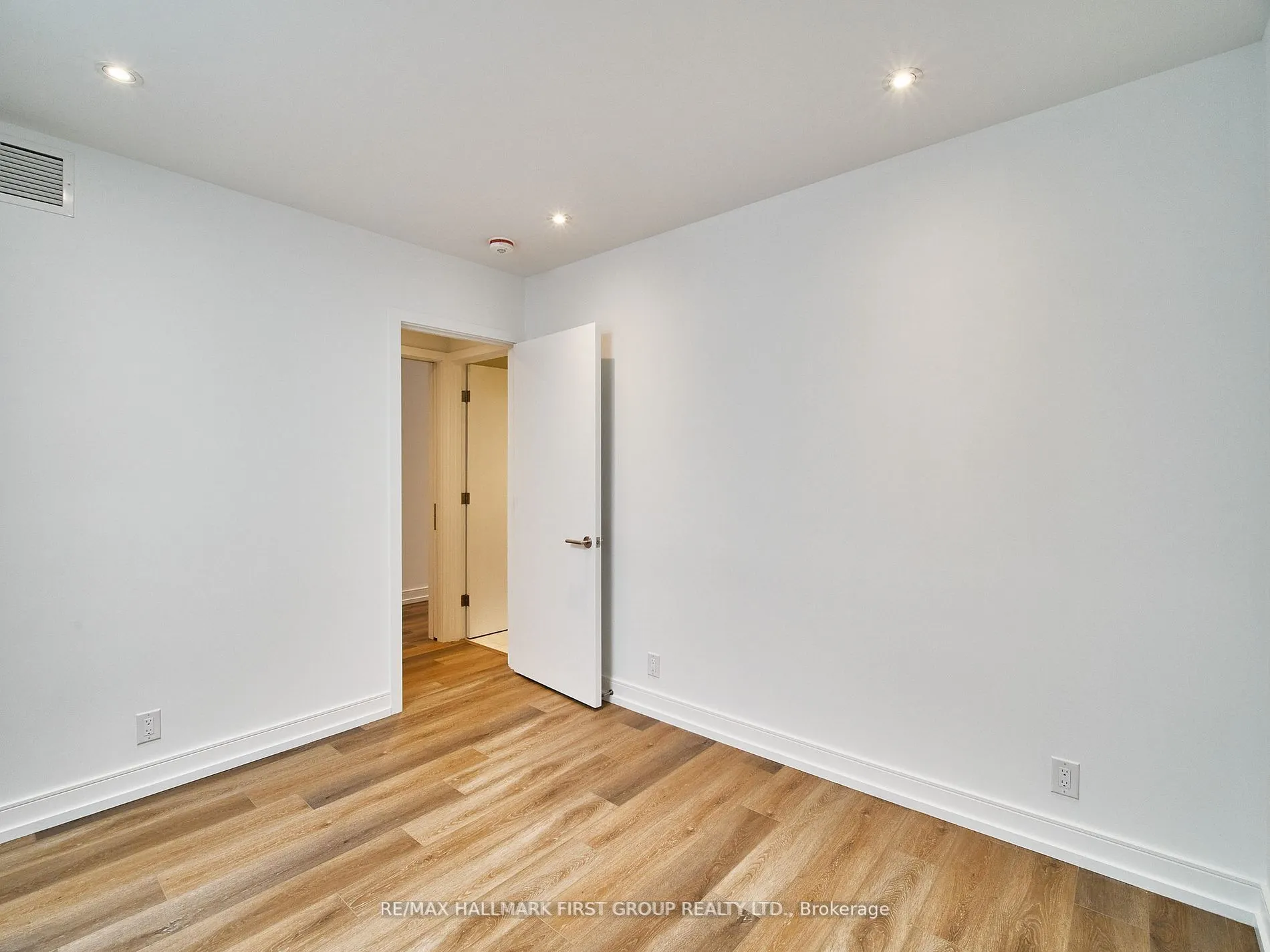 2598 Yonge Street, #Upper