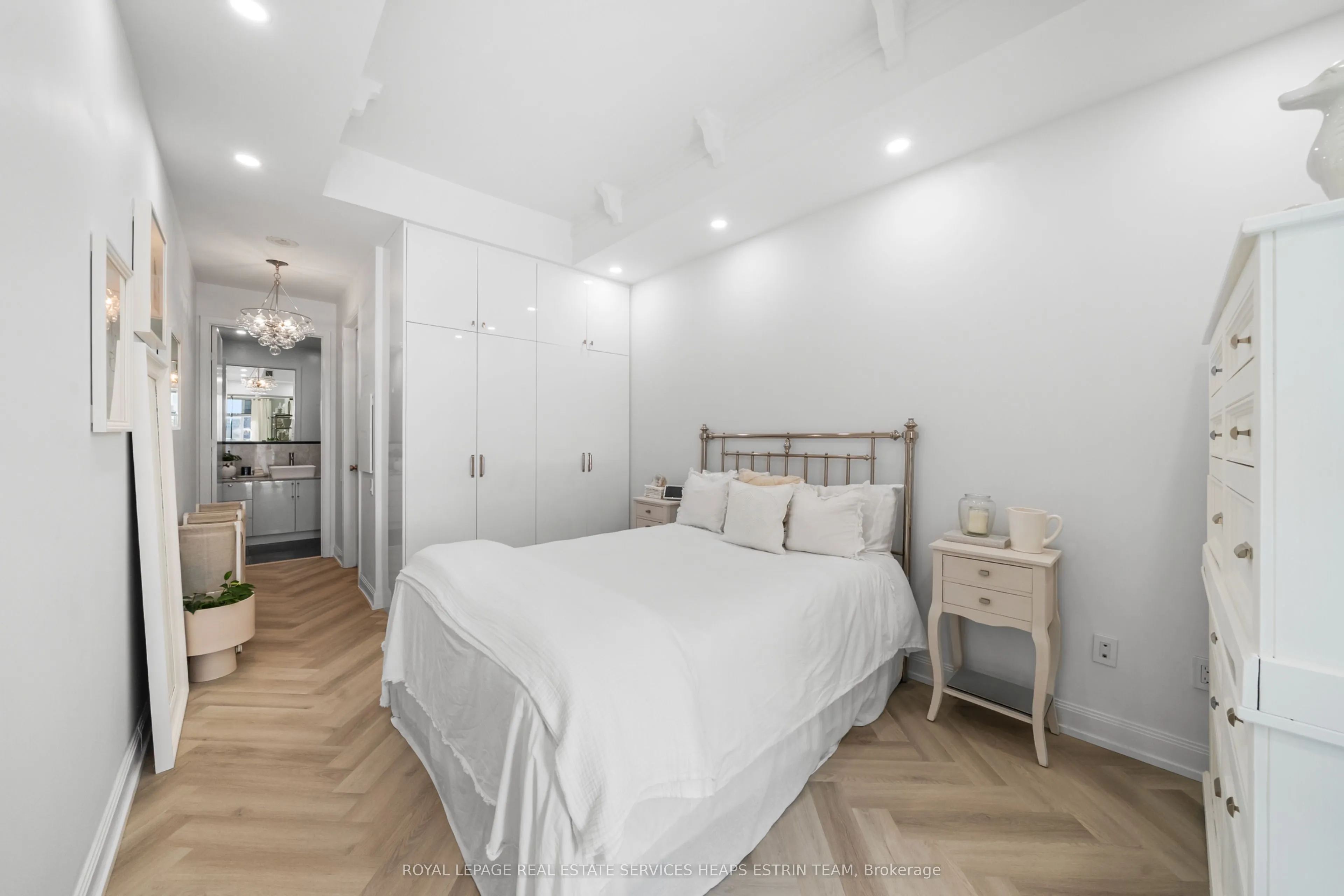 2181 Yonge Street, #409